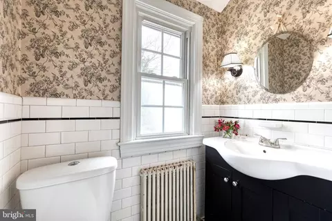 Bath - 704 Regester Ave, Baltimore, MD 21212 photo 3 of 4