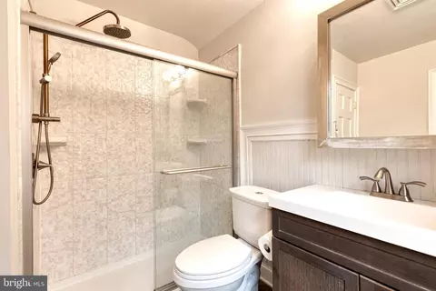Bath - 704 Regester Ave, Baltimore, MD 21212 photo 2 of 4