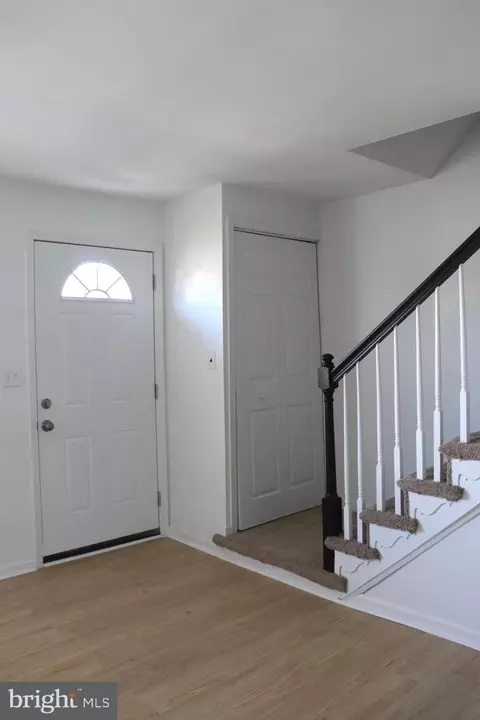Entry Way - 5616 Whitby Rd, Baltimore, MD 21206 photo 2 of 4