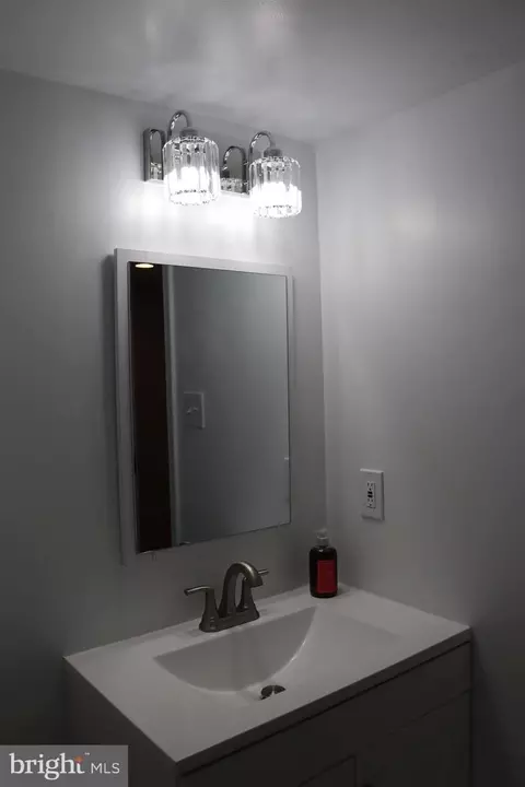 Bath - 5616 Whitby Rd, Baltimore, MD 21206 photo 1 of 10