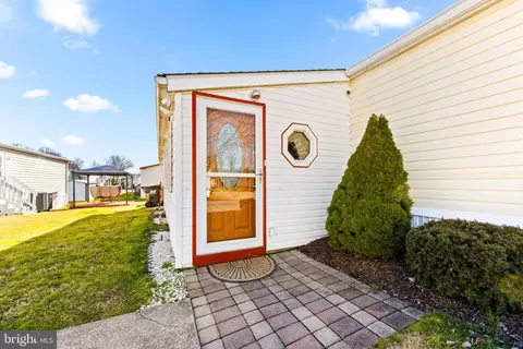 5 Mango Trl, Middle River, MD 21220 photo 2