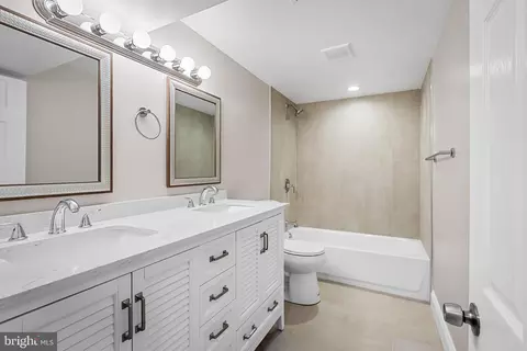Bath - 1250 Stevens Ave, Halethorpe, MD 21227 photo 4 of 4