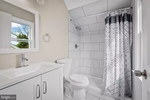Bath - 1250 Stevens Ave, Halethorpe, MD 21227 photo 3 of 4