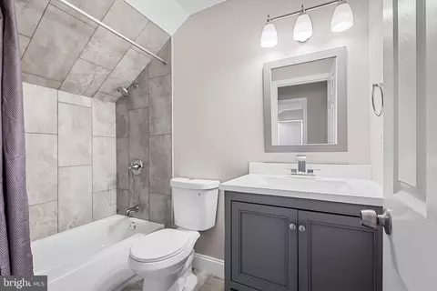 Bath - 1250 Stevens Ave, Halethorpe, MD 21227 photo 2 of 4