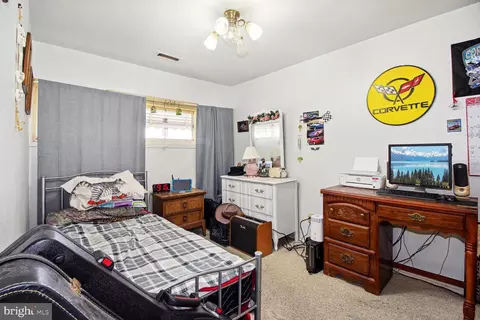 Bedroom - 2411 Brunswick Rd, Halethorpe, MD 21227 photo 3 of 3