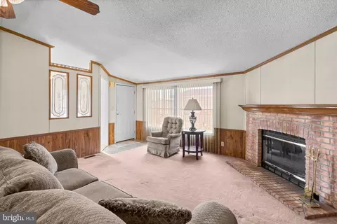 Living - 9 Kerria Ln, Middle River, MD 21220 photo 2 of 4