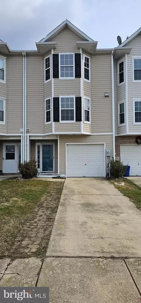 Exterior - 657 Hunting Fields Rd, Middle River, MD 21220 photo 2 of 5