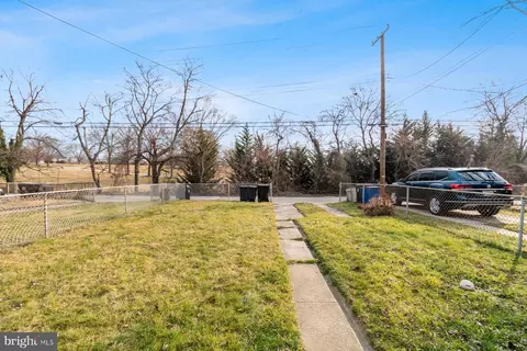 Exterior - 7437 Forrest Ave, Parkville, MD 21234 photo 3 of 4