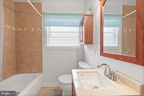 Bath - 7437 Forrest Ave, Parkville, MD 21234 photo 1 of 2
