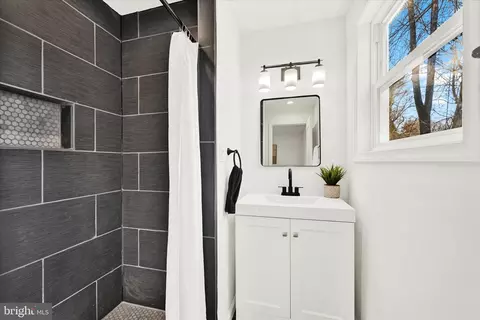 Bath - 2000 Summit Ave, Rosedale, MD 21237 photo 1 of 6
