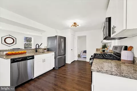 Kitchen - 2000 Summit Ave, Rosedale, MD 21237 photo 4 of 6