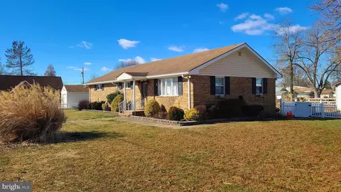 6723 Harewood Park Dr, Middle River, MD 21220