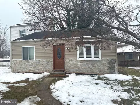 35 Hydroplane Dr, Middle River, MD 21220 photo 1