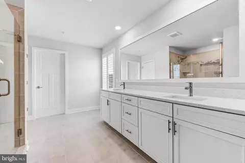 Bath - 9812 Libby Ln, Perry Hall, MD 21128 photo 4 of 15