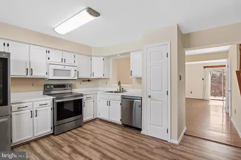 Kitchen - 1135 Ingate Rd #1135, Halethorpe, MD 21227 photo 3 of 4