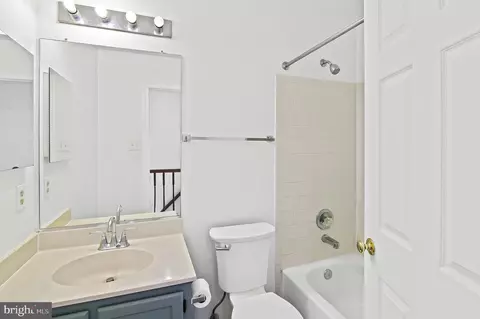 Bath - 1135 Ingate Rd #1135, Halethorpe, MD 21227 photo 3 of 4