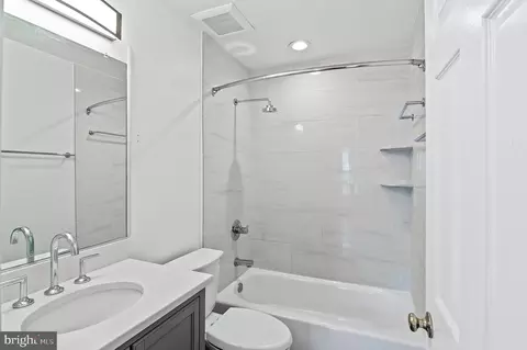 Bath - 1135 Ingate Rd #1135, Halethorpe, MD 21227 photo 2 of 4