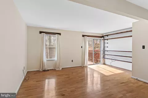 Living - 1135 Ingate Rd #1135, Halethorpe, MD 21227 photo 3 of 3