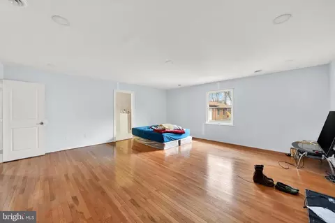 Living - 12821 Eastern Ave, Middle River, MD 21220 photo 1 of 2