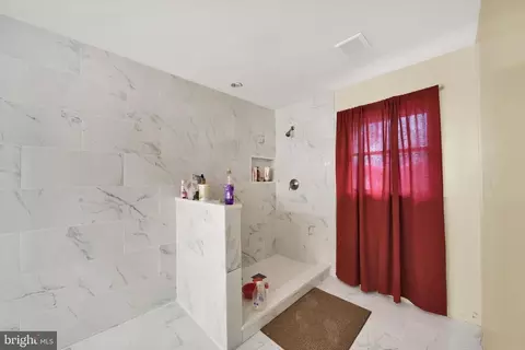 Bath - 12821 Eastern Ave, Middle River, MD 21220 photo 2 of 4