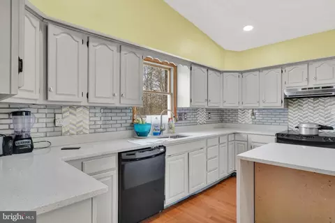 Kitchen - 12821 Eastern Ave, Middle River, MD 21220 photo 3 of 3