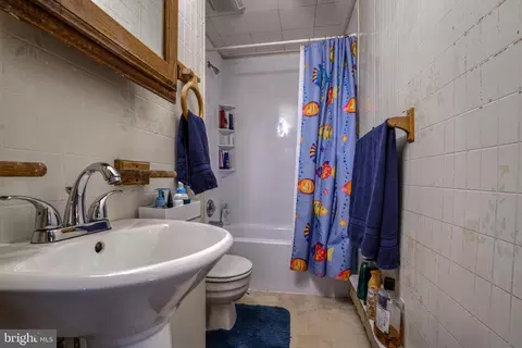 Bath - 8601 N Point Rd, Sparrows Point, MD 21219 photo 2 of 2