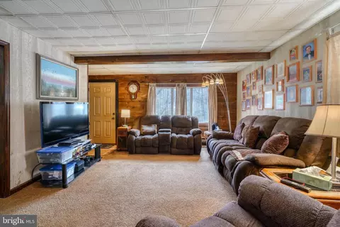 Living - 8601 N Point Rd, Sparrows Point, MD 21219 photo 2 of 2