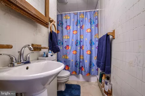 Bath - 8601 N Point Rd, Sparrows Point, MD 21219 photo 1 of 2