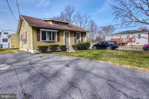 Exterior - 8601 N Point Rd, Sparrows Point, MD 21219 photo 2 of 5