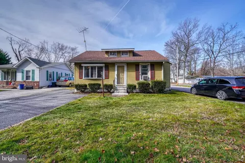 8601 N Point Rd, Sparrows Point, MD 21219