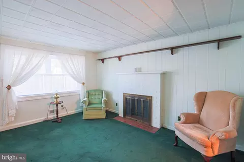 Living - 4211 Soth Ave, Nottingham, MD 21236 photo 4 of 6