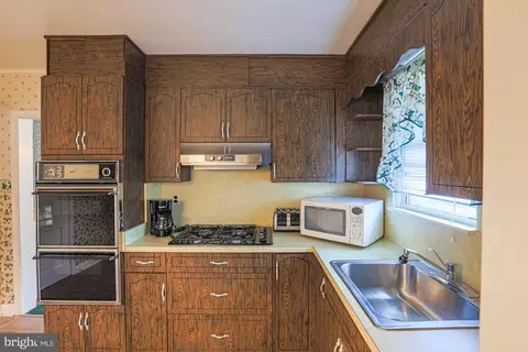 Kitchen - 4211 Soth Ave, Nottingham, MD 21236 photo 4 of 6
