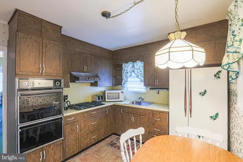 Kitchen - 4211 Soth Ave, Nottingham, MD 21236 photo 3 of 6