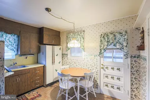 Dining - 4211 Soth Ave, Nottingham, MD 21236 photo 4 of 4