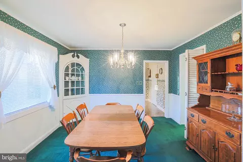 Dining - 4211 Soth Ave, Nottingham, MD 21236 photo 2 of 4