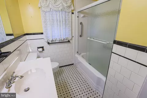 Bath - 4211 Soth Ave, Nottingham, MD 21236 photo 2 of 4