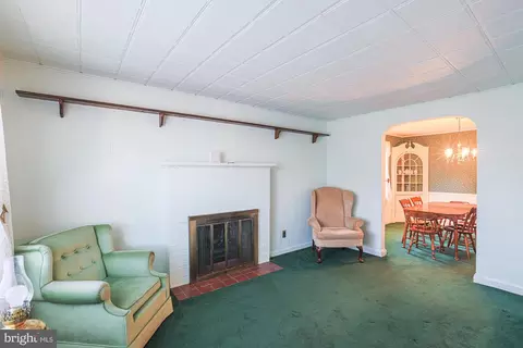 Living - 4211 Soth Ave, Nottingham, MD 21236 photo 2 of 6