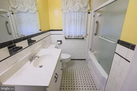 Bath - 4211 Soth Ave, Nottingham, MD 21236 photo 1 of 4