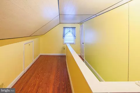 Entry Way - 4211 Soth Ave, Nottingham, MD 21236 photo 2 of 3
