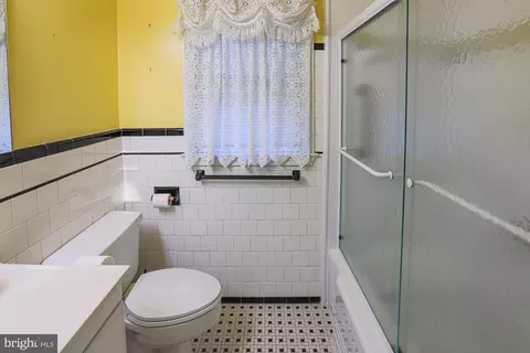 Bath - 4211 Soth Ave, Nottingham, MD 21236 photo 3 of 4