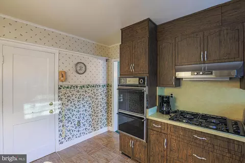 Kitchen - 4211 Soth Ave, Nottingham, MD 21236 photo 5 of 6