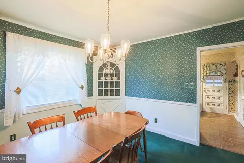Dining - 4211 Soth Ave, Nottingham, MD 21236 photo 3 of 4