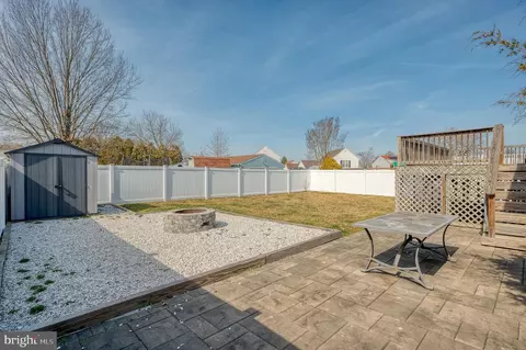 Exterior - 16 Maxa Ct, Middle River, MD 21220 photo 6 of 14