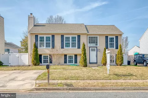 16 Maxa Ct, Middle River, MD 21220