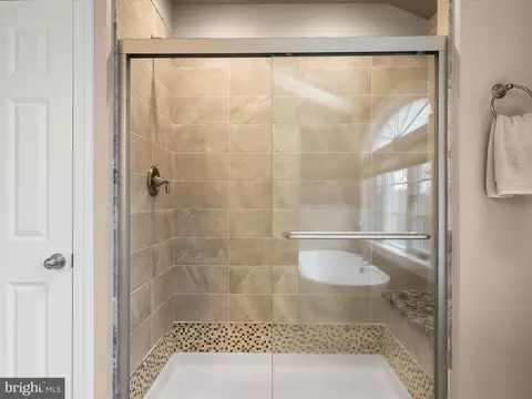 Bath - 23 Manor Knoll Ct, Baldwin, MD 21013 photo 6 of 11