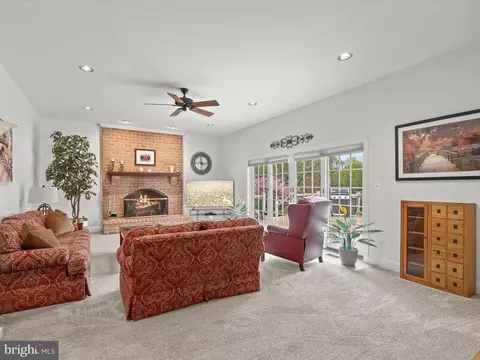 Living - 23 Manor Knoll Ct, Baldwin, MD 21013 photo 6 of 12