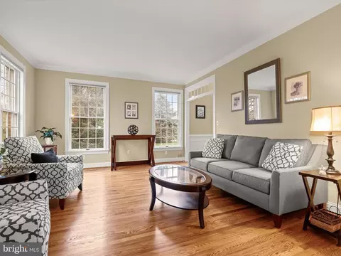 Living - 23 Manor Knoll Ct, Baldwin, MD 21013 photo 3 of 12