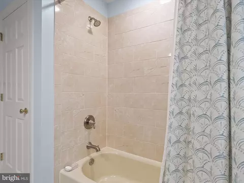 Bath - 23 Manor Knoll Ct, Baldwin, MD 21013 photo 10 of 11