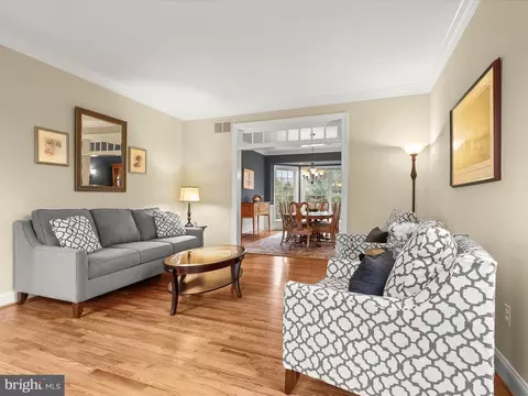 Living - 23 Manor Knoll Ct, Baldwin, MD 21013 photo 2 of 12