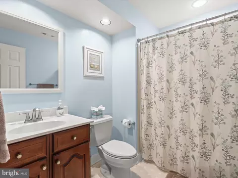 Bath - 23 Manor Knoll Ct, Baldwin, MD 21013 photo 8 of 11